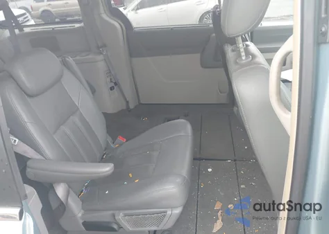 2008 Chrysler Town & Country Touring z USA, uszkodzony, nr VIN 2A8HR54P88R757980